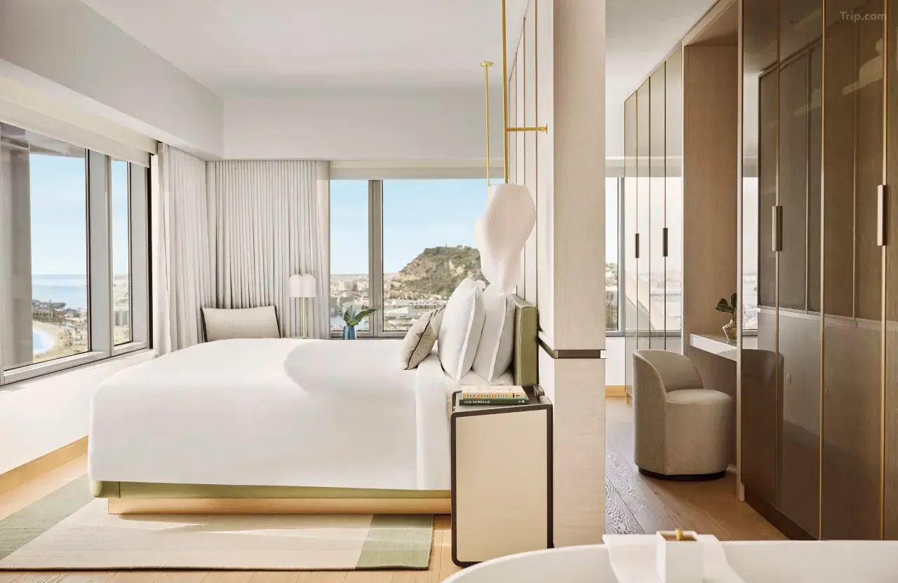 Club Suite, King — Trip.com listing photograph